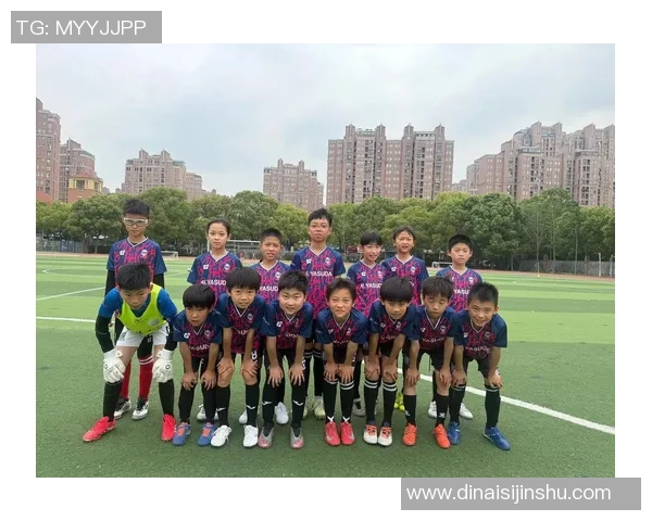 杭州足球队在全国足球配合排行榜中荣获第三名的辉煌成就