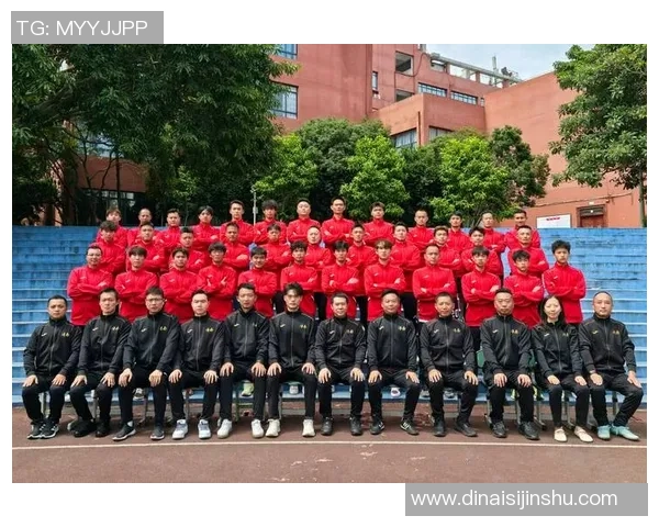 重庆足球队在足球团队协作排行榜中荣登第四名展现出强大团队精神与默契配合 重庆足球队在足球团队协作排行榜中荣登第四名展现出强大团队精神与默契配合