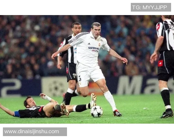 足球明星妻子优雅坐船视频曝光引发网友热议与羡慕 足球明星妻子优雅坐船视频曝光引发网友热议与羡慕