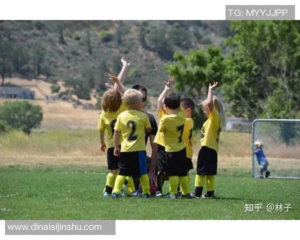 重庆足球队的成长之路:从默默无闻到璀璨辉煌的奋斗历程 重庆足球队的成长之路:从默默无闻到璀璨辉煌的奋斗历程